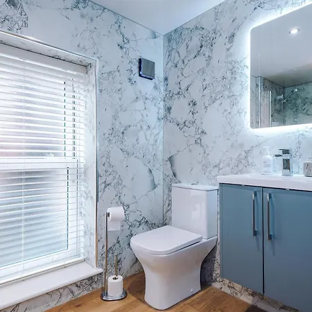 House 3 - 2 Bed Duplex * 哈罗盖特