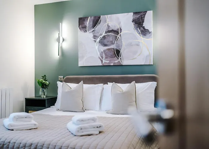 House 3 - 2 Bed Duplex Apartment