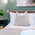 House 3 - 2 Bed Duplex * ハロゲート