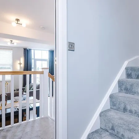 House 3 - 2 Bed Duplex *