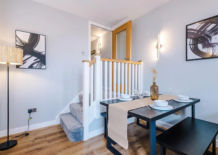 House 3 - 2 Bed Duplex شقة هاروغايت